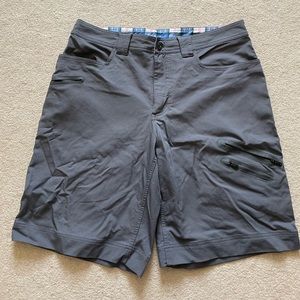 Lululemon Gray Pinstripe Cadence Commuter dual zipper golf shorts Men’s 36